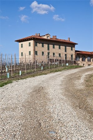 Charming Italian villa in Monferrato area (Piemonte region, north Italy) during spring season Photographie de stock - Aubaine LD & Abonnement, Code: 400-04848695