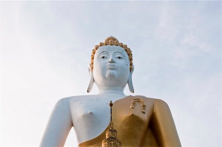 The Buddha art statue from an old temple in Thailand Foto de stock - Super Valor sin royalties y Suscripción, Código: 400-04849200