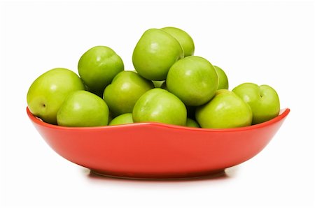 simsearch:400-04243170,k - Green plums isolated on the white background Stock Photo - Budget Royalty-Free & Subscription, Code: 400-04840142