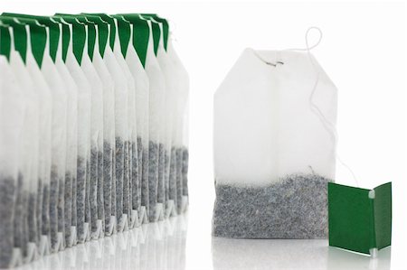 simsearch:400-06077206,k - A row of teabags and one aside isolated over white. Photographie de stock - Aubaine LD & Abonnement, Code: 400-04840514