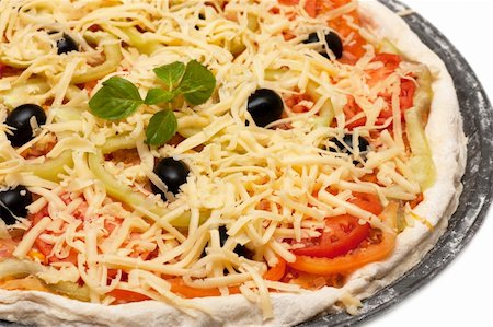 simsearch:400-03935748,k - Uncooked vegetarian pizza isolated on white background Photographie de stock - Aubaine LD & Abonnement, Code: 400-04840512