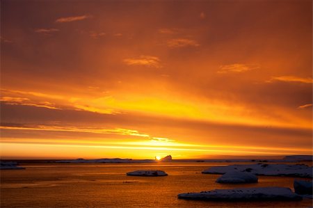 simsearch:400-04630070,k - Beautiful sunset in Antarctica Foto de stock - Royalty-Free Super Valor e Assinatura, Número: 400-04841637