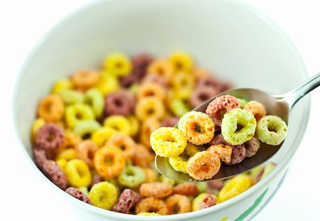 simsearch:400-04866989,k - Bowl and spoon with corn flakes on the white background Stockbilder - Microstock & Abonnement, Bildnummer: 400-04842219