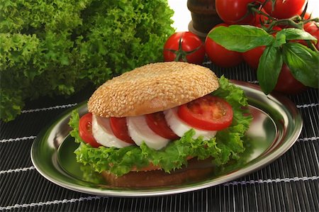 simsearch:400-04416282,k - Sesame bagel with tomatoes, mozzarella and basil Stock Photo - Budget Royalty-Free & Subscription, Code: 400-04843317