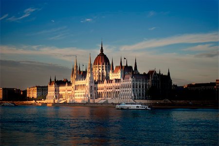 simsearch:400-07472830,k - Hungarian parliament, Budapest on dusk Stock Photo - Budget Royalty-Free & Subscription, Code: 400-04843693