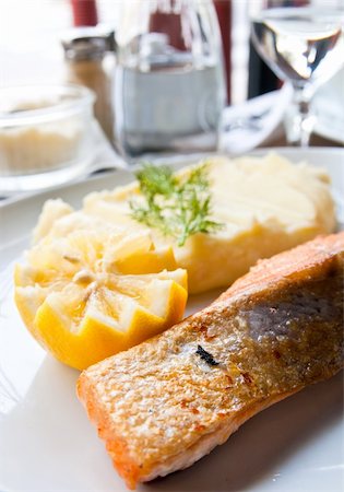 simsearch:400-04814044,k - Grilled Salmon - with lemon and mash potatoes Photographie de stock - Aubaine LD & Abonnement, Code: 400-04854166