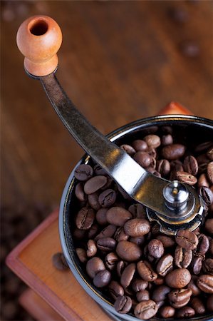 simsearch:400-07981187,k - Coffee grinder with coffee beans Foto de stock - Royalty-Free Super Valor e Assinatura, Número: 400-04854356