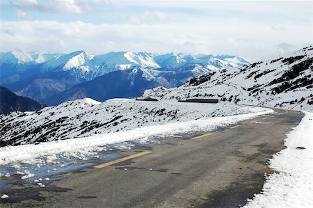 sky view mountain road winter - Landscape of snow-capped mountains and cloudy skies in winter Stock Photo - Budget Royalty-Free & Subscription, Code: 400-04855344