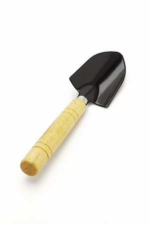 simsearch:400-05717990,k - Small garden spade with wooden handle on white background Foto de stock - Super Valor sin royalties y Suscripción, Código: 400-04855722