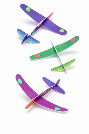 polystyrène - Colorful Styrofoam toy planes arranged on white background Foto de stock - Super Valor sin royalties y Suscripción, Código: 400-04855850