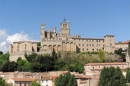 gothic architecture of Beziers cathedral, Languedoc, France Foto de stock - Super Valor sin royalties y Suscripción, Código: 400-04856567