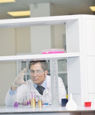 simsearch:600-02786789,k - research and  science doctor student  people  in bright laboratory representing chemistry education and medicine concept Stockbilder - Microstock & Abonnement, Bildnummer: 400-04856959