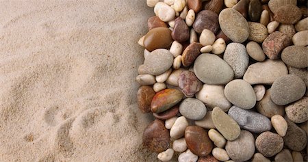 simsearch:400-05121265,k - Colorful river stones on sand background Photographie de stock - Aubaine LD & Abonnement, Code: 400-04857574