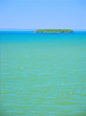 View of Lake Superior from Apostle Islands National Lakeshore in northern Wisconsin. Photographie de stock - Aubaine LD & Abonnement, Code: 400-04858332