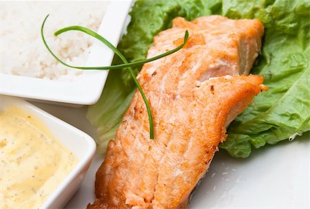 simsearch:400-04814044,k - Grilled Salmon - with fresh lettuce and mash potatoes Photographie de stock - Aubaine LD & Abonnement, Code: 400-04851288