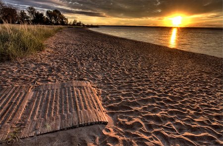 simsearch:400-04718715,k - Beach Entrance Escanaba Michigan Sunrise Stockbilder - Microstock & Abonnement, Bildnummer: 400-04852410