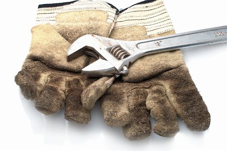 engrenagens - Dirty leather gloves and monkey wrench,isolated on white Foto de stock - Royalty-Free Super Valor e Assinatura, Número: 400-04852566