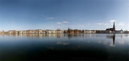 schwerin - Panorama of lake Pfaffenteich in Schwerin, Germany Foto de stock - Super Valor sin royalties y Suscripción, Código: 400-04853183