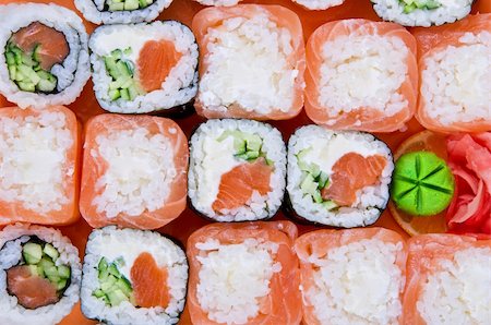 simsearch:400-04397537,k - Closeup japanese sushi set at plate closeup Stockbilder - Microstock & Abonnement, Bildnummer: 400-04864104