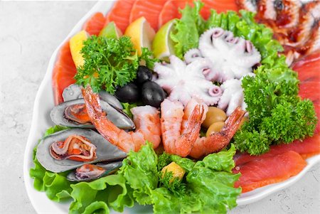sea lettuce - appetizer closeup of different seafood and vegetables Photographie de stock - Aubaine LD & Abonnement, Code: 400-04864107