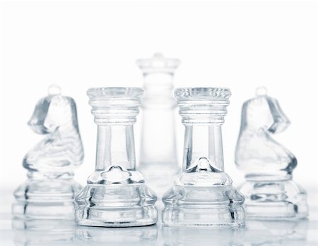 simsearch:400-04398584,k - set of chess pieces are defending king, cut out from white Fotografie stock - Microstock e Abbonamento, Codice: 400-04864721