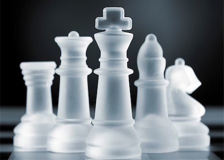 glass chess pieces is standing on board in dark Photographie de stock - Aubaine LD & Abonnement, Code: 400-04864722
