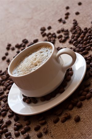 simsearch:400-04849433,k - cup of coffee and coffee beans on sacking material Stockbilder - Microstock & Abonnement, Bildnummer: 400-04865665