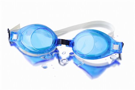 simsearch:400-04417998,k - Wet swimming goggles with reflection on white background Foto de stock - Super Valor sin royalties y Suscripción, Código: 400-04866148