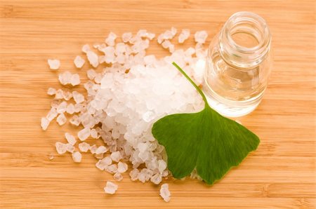 sea defence - fresh leaves ginko biloba essential oil and sea salt - beauty treatment Stock Photo - Budget Royalty-Free & Subscription, Code: 400-04866508