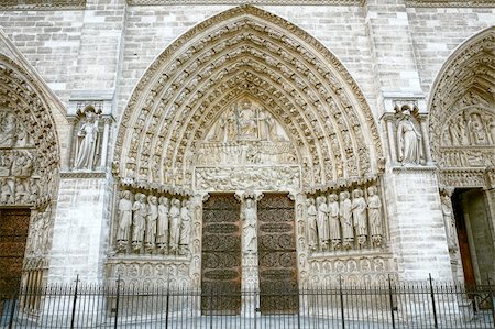 simsearch:400-08318159,k - Notre Dame Cathedral in Paris Foto de stock - Royalty-Free Super Valor e Assinatura, Número: 400-04866825