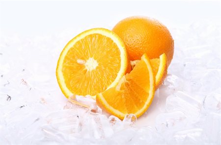 simsearch:400-04293426,k - Fresh oranges in ice, close up view Fotografie stock - Microstock e Abbonamento, Codice: 400-04867052