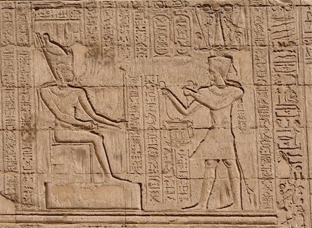 simsearch:400-04782815,k - Hieroglyphic carvings on a wall at the Egyptian Temple of Khnum in Esna Foto de stock - Super Valor sin royalties y Suscripción, Código: 400-04867530