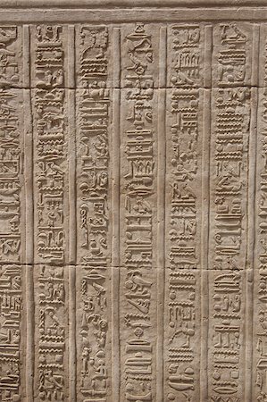 simsearch:400-05739807,k - Egyptian hieroglyphic carvings on a wall at the Temple of Kom Ombo Foto de stock - Super Valor sin royalties y Suscripción, Código: 400-04867797