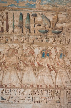simsearch:400-04782815,k - Egyptian hieroglyphic carvings on a wall at the Temple of Medinat Habu Foto de stock - Super Valor sin royalties y Suscripción, Código: 400-04867838