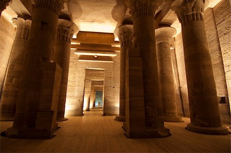 faraón - Columns at Temple of Isis on Philae Island in the night with lighting Foto de stock - Super Valor sin royalties y Suscripción, Código: 400-04867900