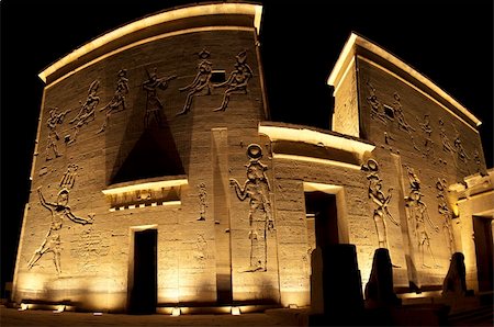 philae - Main entrance to the Temple of Isis on Philae Island in Aswan at night Photographie de stock - Aubaine LD & Abonnement, Code: 400-04867902