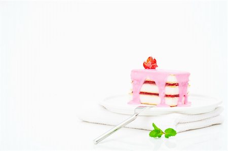 simsearch:400-07549504,k - Small cakes with a pink icing Photographie de stock - Aubaine LD & Abonnement, Code: 400-04868215