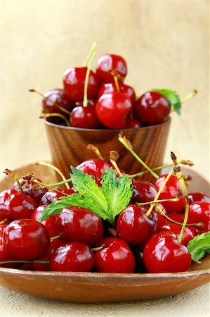 simsearch:400-08110532,k - fresh organic ripe black cherry with mint leaf Stock Photo - Budget Royalty-Free & Subscription, Code: 400-04868428