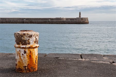 signal hill - Rusty Bollard and the Old Lighthouse on the Atlantic Coast of Spain Photographie de stock - Aubaine LD & Abonnement, Code: 400-04868516