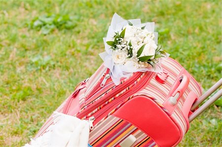 Packed suitcase with bridal bouquet and white planket is ready for honeymoon Fotografie stock - Microstock e Abbonamento, Codice: 400-04868655