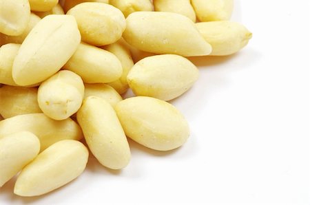 simsearch:400-04846153,k - peanuts isolated on white background Stock Photo - Budget Royalty-Free & Subscription, Code: 400-04869256