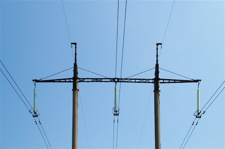 Power line against the blue sky Foto de stock - Super Valor sin royalties y Suscripción, Código: 400-04860463