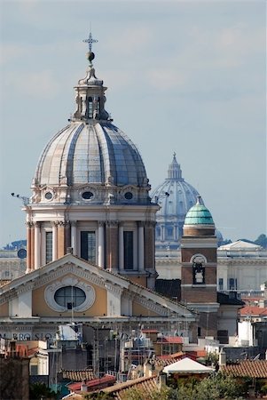san pietro church - Three cupolas in Rome close-up with San-Pietro on background Foto de stock - Super Valor sin royalties y Suscripción, Código: 400-04861430