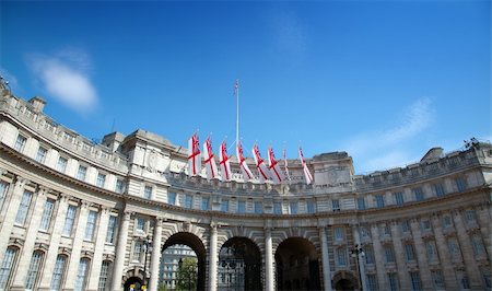 Historic gate at the Mall between Buckingham Palace and Trafalgar Square Foto de stock - Super Valor sin royalties y Suscripción, Código: 400-04861718