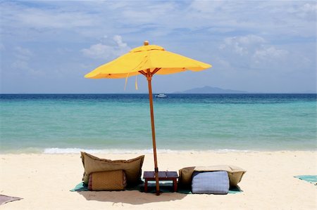 phi phi island - Yellow umbrella at Phi Phi island, Thailand Photographie de stock - Aubaine LD & Abonnement, Code: 400-04861755