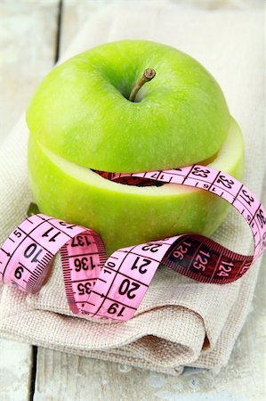 Apple et un ruban de mesure, le concept de régime alimentaire Photographie de stock - Aubaine LD & Abonnement, Code: 400-04861867