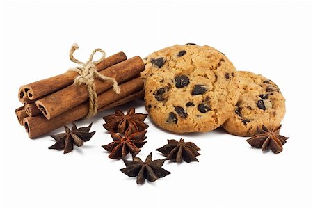 simsearch:400-04145237,k - Cinnamon sticks, anise stars and chocolate chips cookies on white background Foto de stock - Royalty-Free Super Valor e Assinatura, Número: 400-04863182