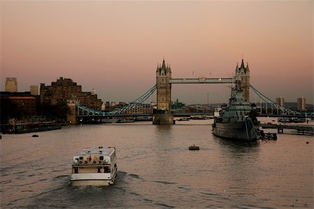 Tower Bridge in the evening glow Stockbilder - Microstock & Abonnement, Bildnummer: 400-04874366