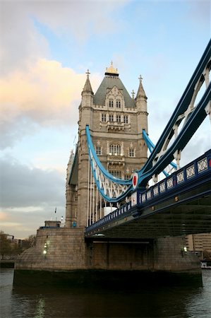 Tower Bridge in the evening glow Stockbilder - Microstock & Abonnement, Bildnummer: 400-04874524