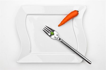 simsearch:614-02240566,k - a carrot and a pea on a fork with a white plate Foto de stock - Super Valor sin royalties y Suscripción, Código: 400-04874520